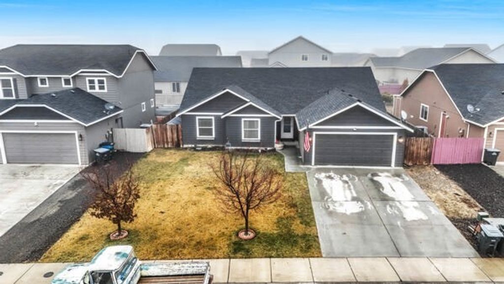 527 S Bayside Street, Moses Lake, WA 98837