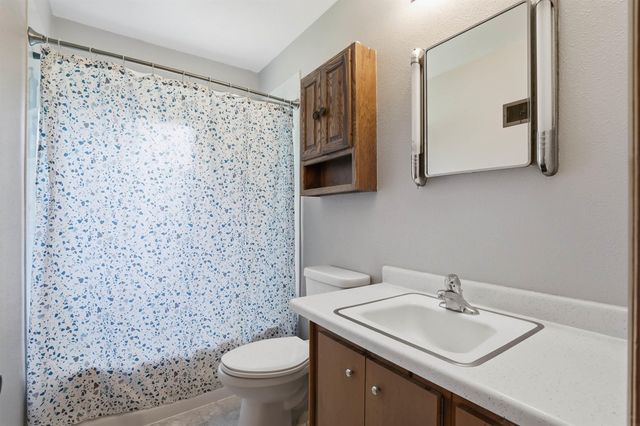 700 Cornwall Avenue, Waterloo, IA 50702