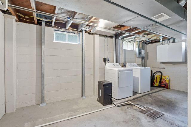 700 Cornwall Avenue, Waterloo, IA 50702