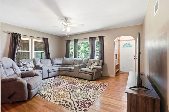 700 Cornwall Avenue, Waterloo, IA 50702