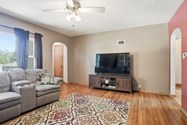 700 Cornwall Avenue, Waterloo, IA 50702