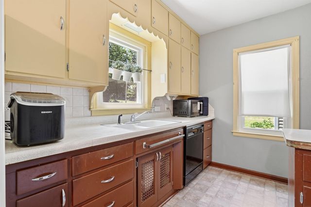 700 Cornwall Avenue, Waterloo, IA 50702