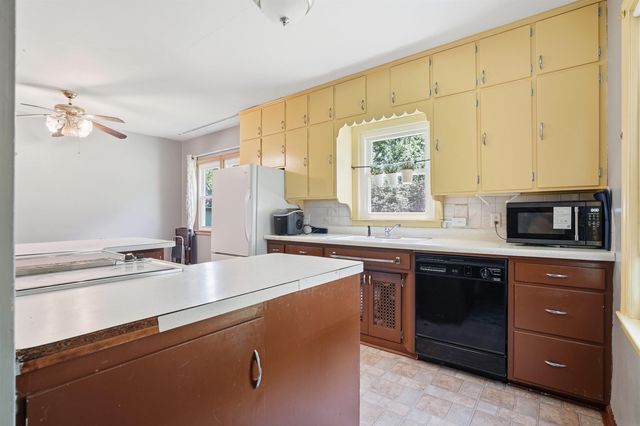 700 Cornwall Avenue, Waterloo, IA 50702