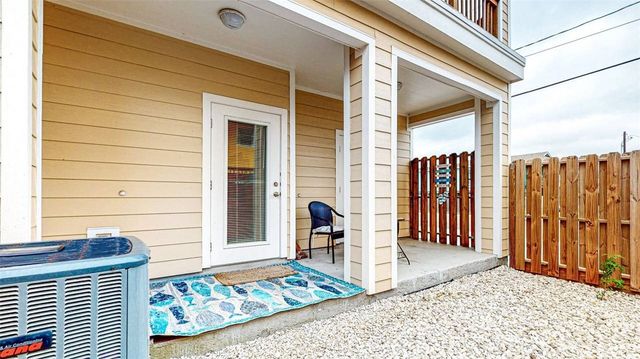 1813 S 11th St 101, Port Aransas, TX 78373