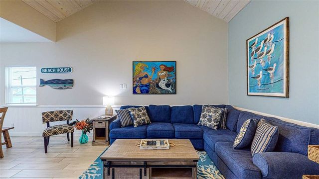 1813 S 11th St 101, Port Aransas, TX 78373