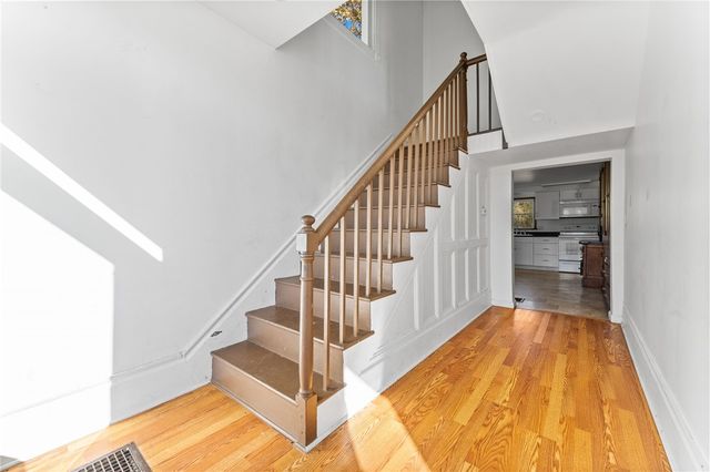 797 Carlton Dr, Bentleyville, PA 15314