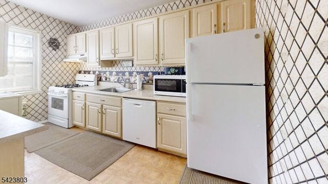 29 Colfax Manor D, Roselle Park Boro, NJ 07204