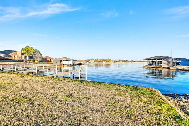 111 Longhorn Drive, Gainesville, TX 76240