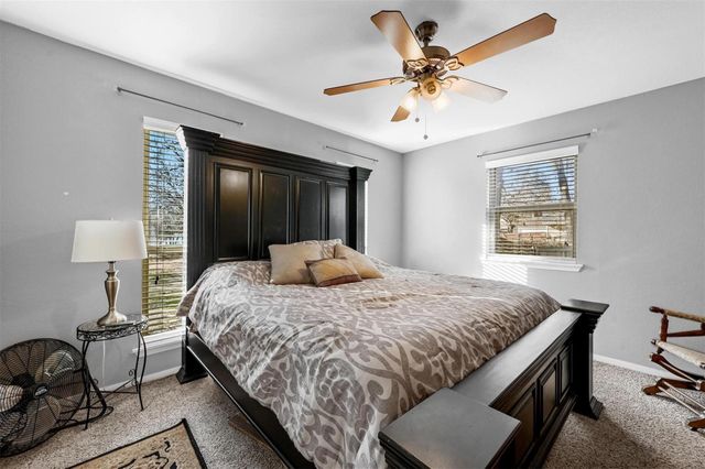 111 Longhorn Drive, Gainesville, TX 76240