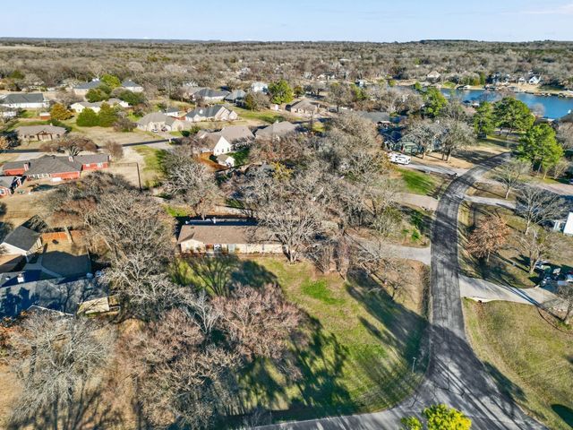 111 Longhorn Drive, Gainesville, TX 76240