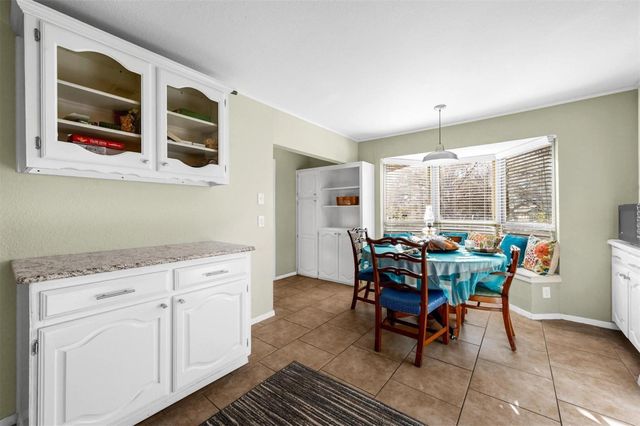 111 Longhorn Drive, Gainesville, TX 76240