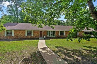 1001 Akin, Longview, TX 75602