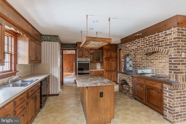 1518 COUNTRY CLUB DR, Lancaster, PA 17601