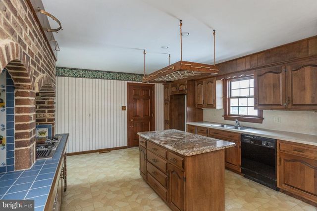 1518 COUNTRY CLUB DR, Lancaster, PA 17601