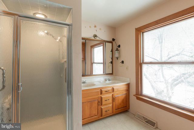 1518 COUNTRY CLUB DR, Lancaster, PA 17601