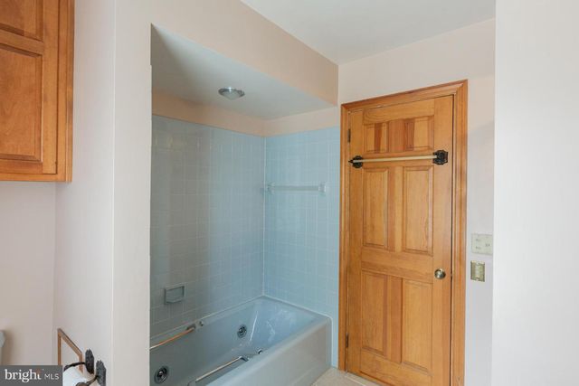 1518 COUNTRY CLUB DR, Lancaster, PA 17601