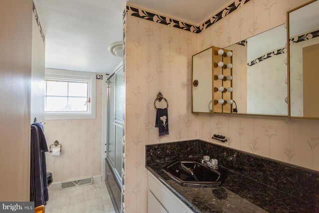 1518 COUNTRY CLUB DR, Lancaster, PA 17601