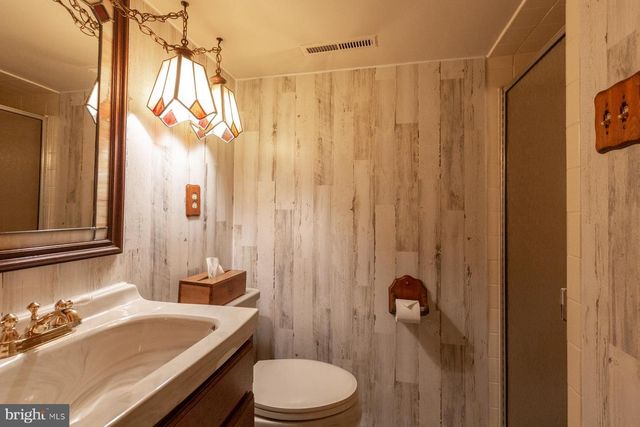 1518 COUNTRY CLUB DR, Lancaster, PA 17601