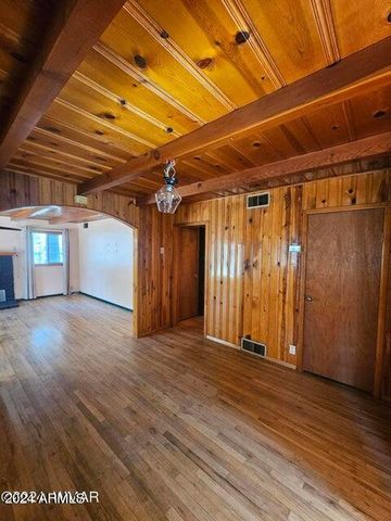 140 W NIKOLAUS --, Show Low, AZ 85901