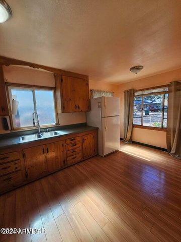 140 W NIKOLAUS --, Show Low, AZ 85901