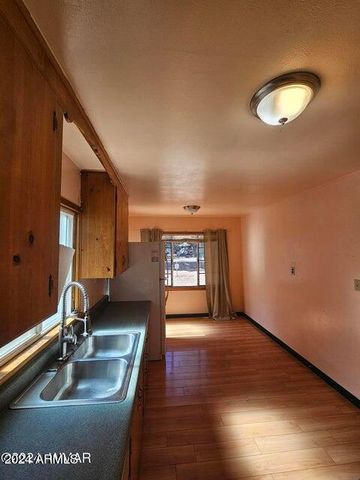 140 W NIKOLAUS --, Show Low, AZ 85901