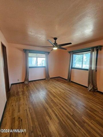 140 W NIKOLAUS --, Show Low, AZ 85901