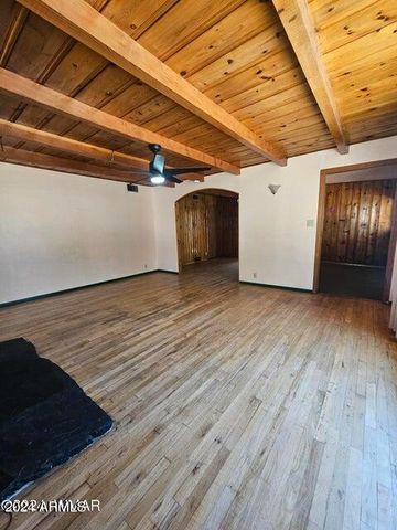 140 W NIKOLAUS --, Show Low, AZ 85901