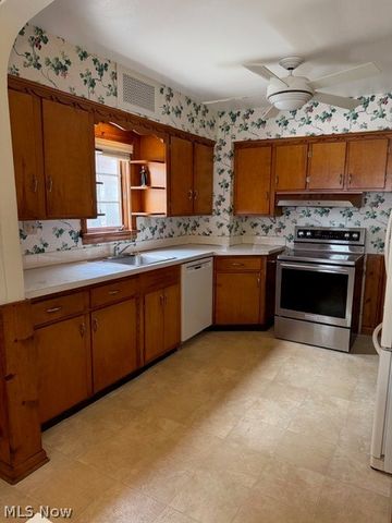 2614 E Erie Avenue, Lorain, OH 44052