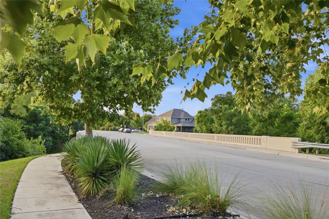 1050 Kenney Fort XING 13, Round Rock, TX 78665