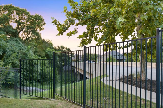 1050 Kenney Fort XING 13, Round Rock, TX 78665
