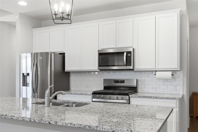 1050 Kenney Fort XING 13, Round Rock, TX 78665