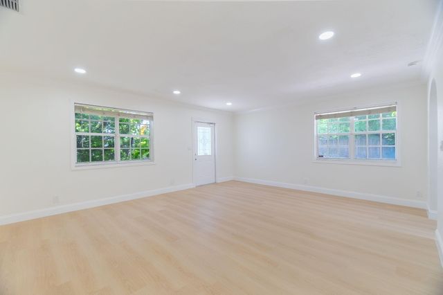2831 N SEACREST Boulevard, Boynton Beach, FL 33435