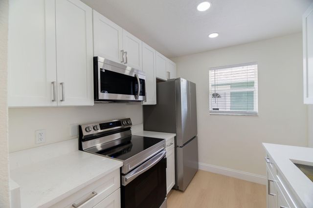2831 N SEACREST Boulevard, Boynton Beach, FL 33435