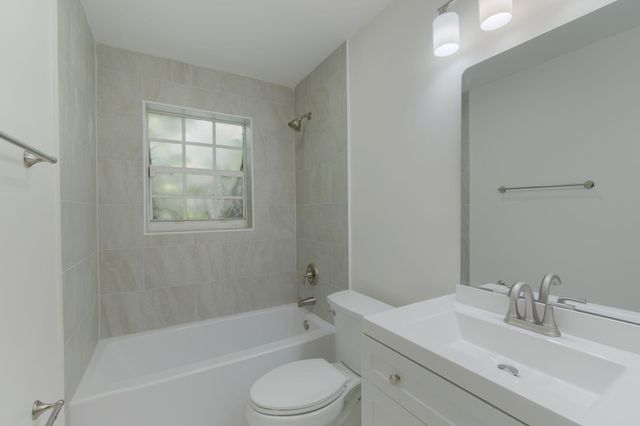 2831 N SEACREST Boulevard, Boynton Beach, FL 33435