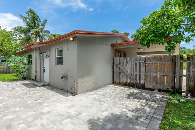 2831 N SEACREST Boulevard, Boynton Beach, FL 33435