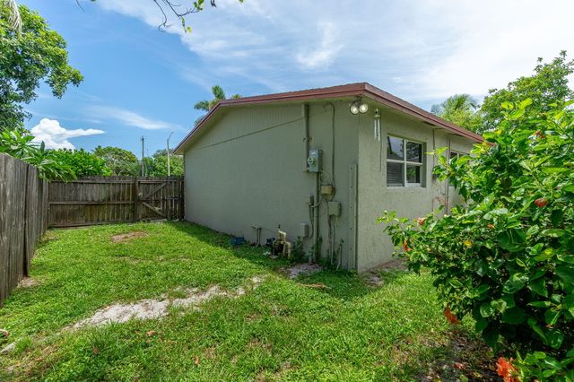2831 N SEACREST Boulevard, Boynton Beach, FL 33435