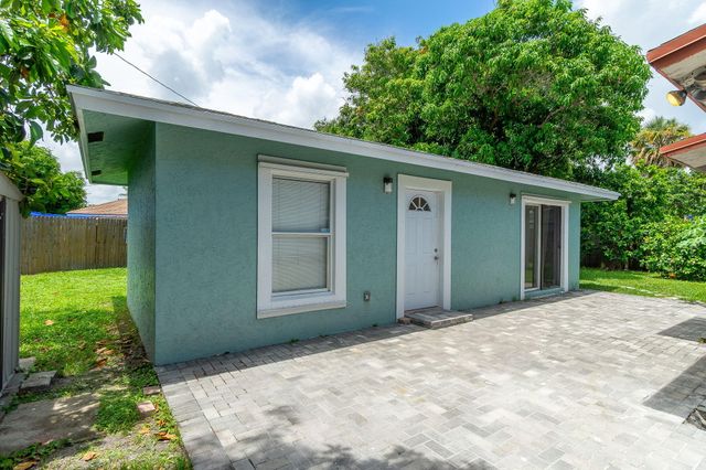 2831 N SEACREST Boulevard, Boynton Beach, FL 33435