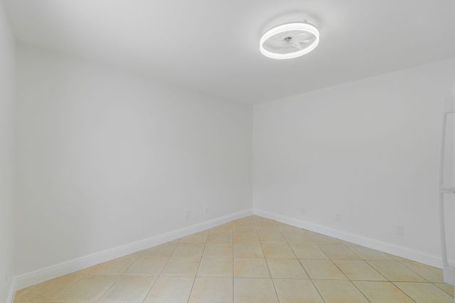 2831 N SEACREST Boulevard, Boynton Beach, FL 33435