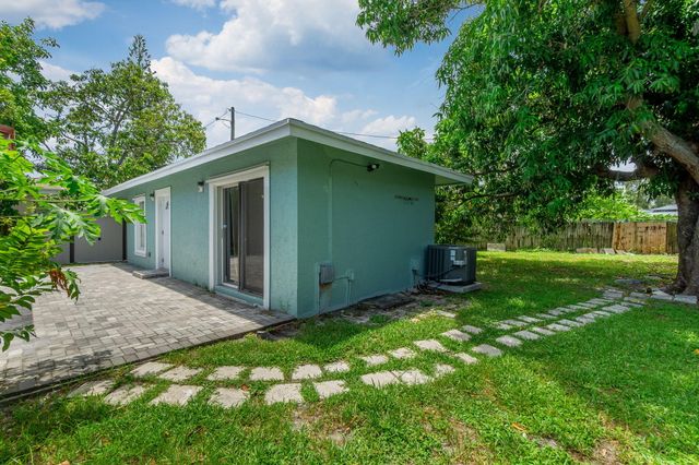 2831 N SEACREST Boulevard, Boynton Beach, FL 33435