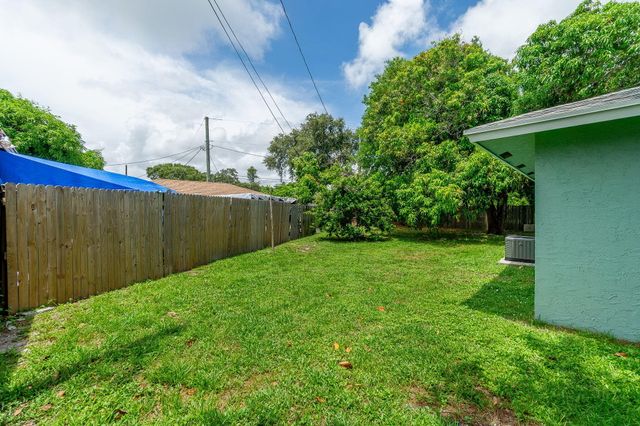 2831 N SEACREST Boulevard, Boynton Beach, FL 33435