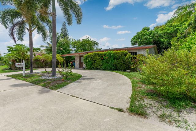 2831 N SEACREST Boulevard, Boynton Beach, FL 33435