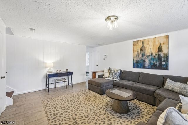 275 Wyoming Ave, Maplewood Twp., NJ 07040