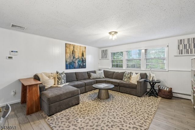 275 Wyoming Ave, Maplewood Twp., NJ 07040
