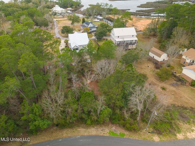 6205 Hermosa Drive, Ocean Springs, MS 39564