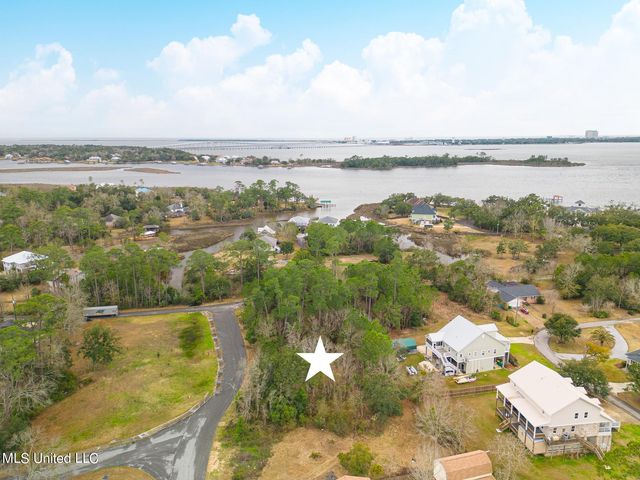 6205 Hermosa Drive, Ocean Springs, MS 39564