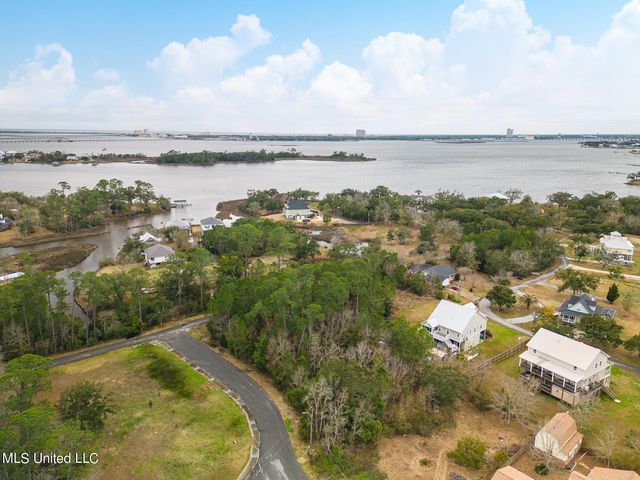 6205 Hermosa Drive, Ocean Springs, MS 39564