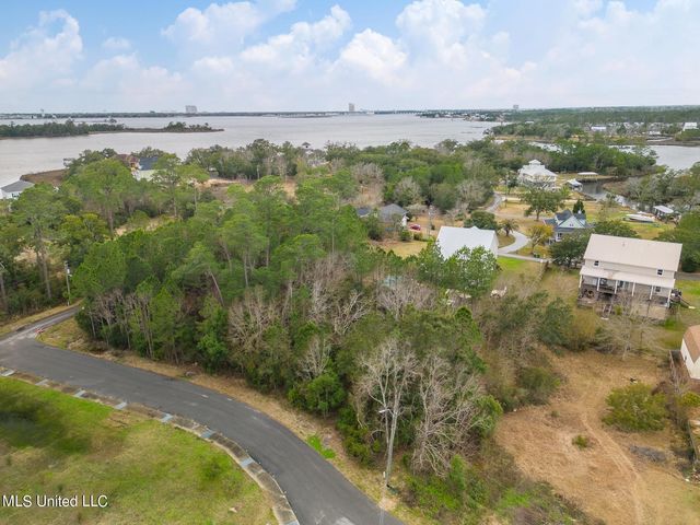 6205 Hermosa Drive, Ocean Springs, MS 39564