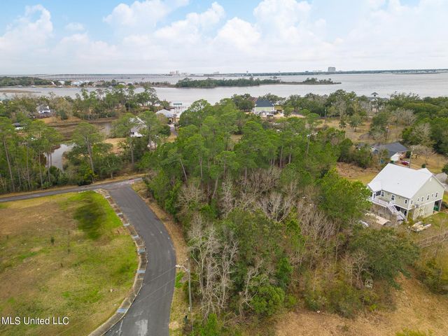 6205 Hermosa Drive, Ocean Springs, MS 39564