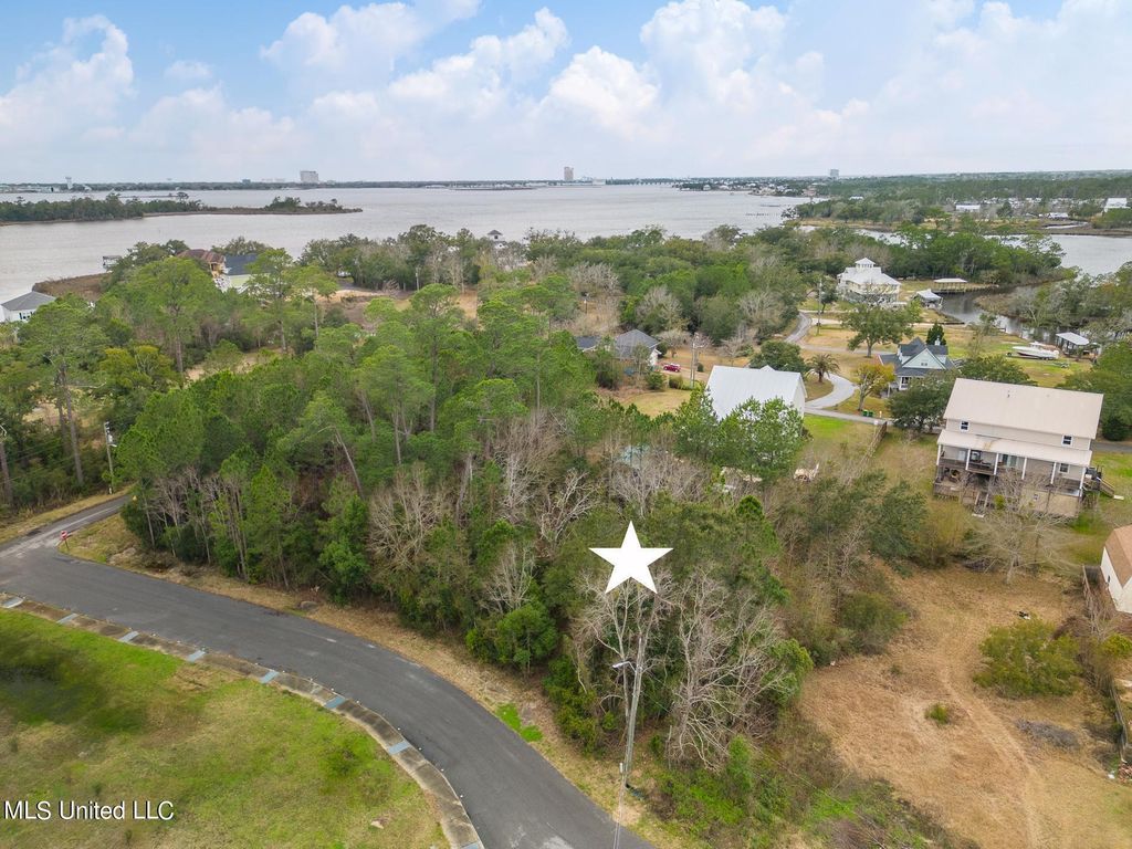 6205 Hermosa Drive, Ocean Springs, MS 39564