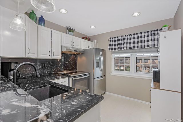 140 Mariners Way, Copiague, NY 11726